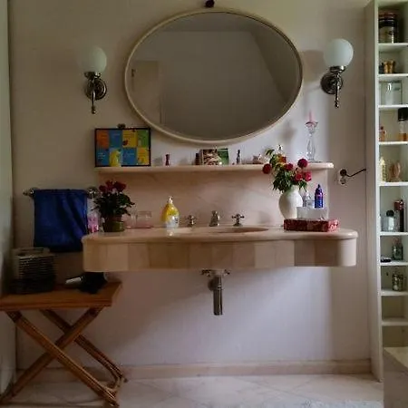 Mit Teichblick Couette-café